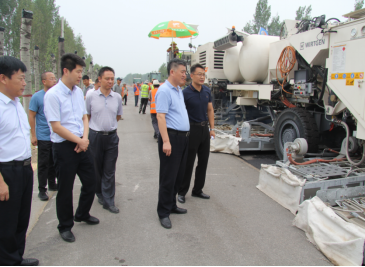   德州市公路事業(yè)發(fā)展中心主任調研G308大中修工程項目